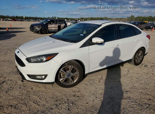 1FADP3FE7HL276502 2017 FORD FOCUS Белый Передняя левая четверть