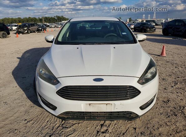 1FADP3FE7HL276502 2017 FORD FOCUS Белый Вид спереди