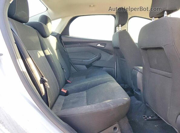 1FADP3FE7HL276502 2017 FORD FOCUS Белый Вид задних сидений