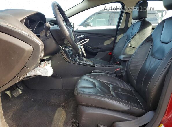 1FADP3J27GL337519 2016 FORD FOCUS Бордовый Вид салона спереди