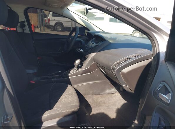 1FADP3K21GL331696 2016 FORD FOCUS Серебряный Вид салона спереди