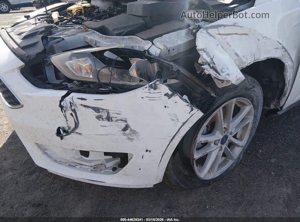 1FADP3K29HL216135 2017 FORD FOCUS Белый Вид спереди