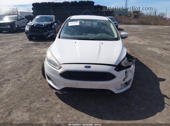 1FADP3K29HL216135 2017 FORD FOCUS Белый Вид задней части салона