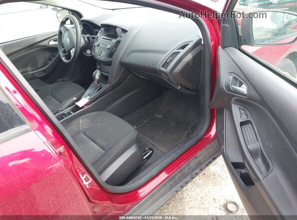 1FADP3K2XHL286100 2017 FORD FOCUS Красный Вид салона спереди