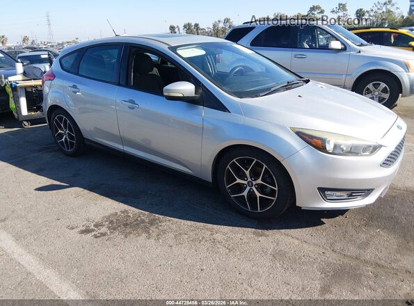 1FADP3M25HL232085 2017 FORD FOCUS Серебряный Передняя правая четверть