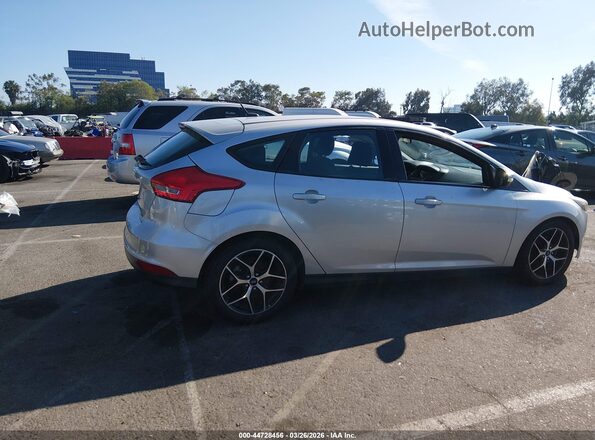1FADP3M25HL232085 2017 FORD FOCUS Серебряный Вид задней части салона