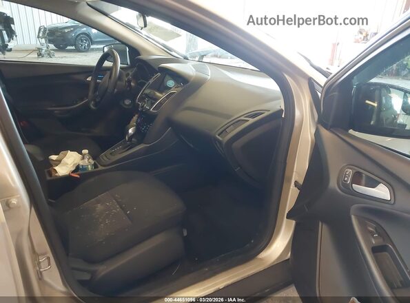 1FADP3M26HL305285 2017 FORD FOCUS Золотой Вид салона спереди