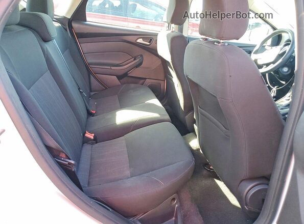 1FADP3M2XHL337365 2017 FORD FOCUS Белый Вид задней части салона