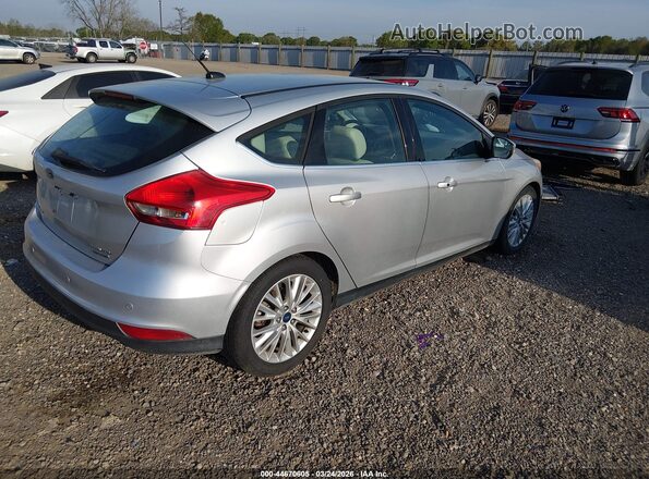 1FADP3N23GL326561 2016 FORD FOCUS Silver Trasero derecho
