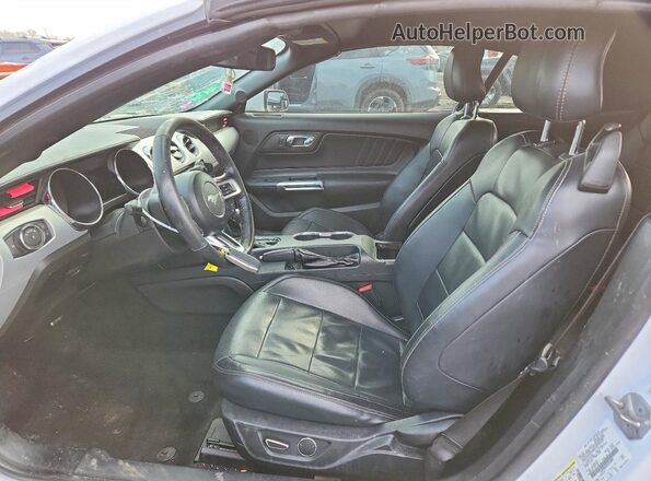 1FATP8UH2H5218081 2017 FORD MUSTANG White Widok wnętrza z przodu
