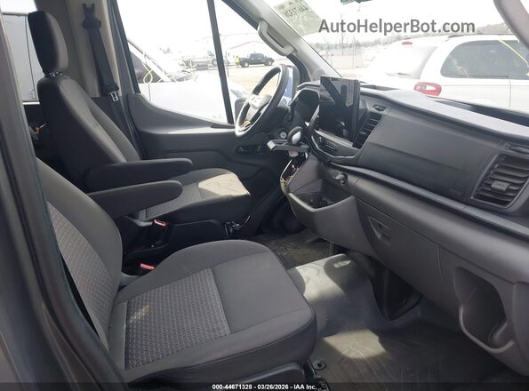 1FBAX2C81RKA17943 2024 FORD PASSENGER Серый Вид салона спереди