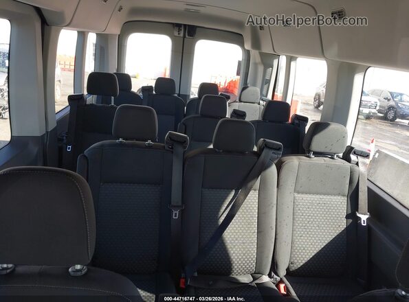 1FBAX2C86NKA67084 2022 FORD PASSENGER White Widok naklejki z numerem VIN