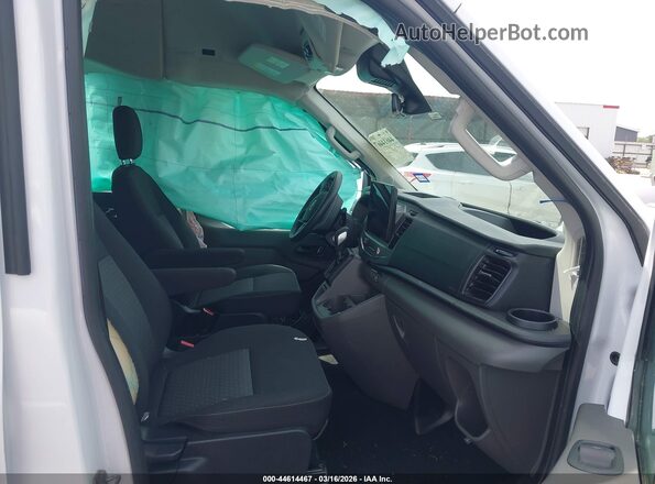 1FBAX2X82NKA79906 2022 FORD PASSENGER Белый Вид салона спереди