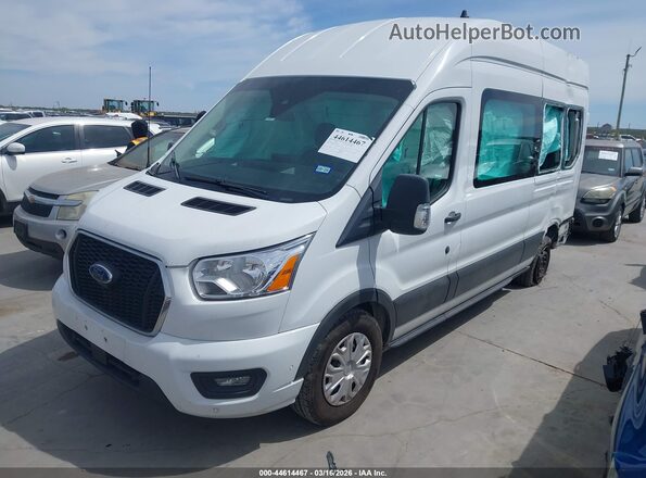 1FBAX2X82NKA79906 2022 FORD PASSENGER Белый Передняя левая четверть