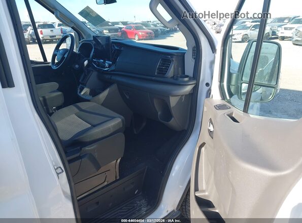 1FBAX2X87RKA15950 2024 FORD PASSENGER Белый Вид салона спереди