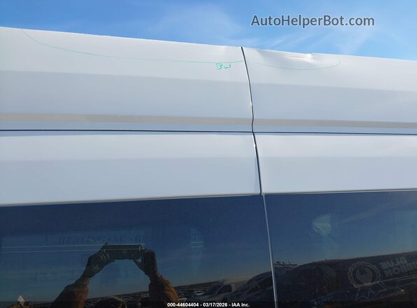 1FBAX2X87RKA15950 2024 FORD PASSENGER Белый Вид спереди