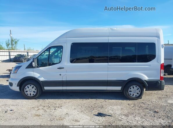 1FBAX2X87RKA15950 2024 FORD PASSENGER Белый Панорамный вид салона 360°
