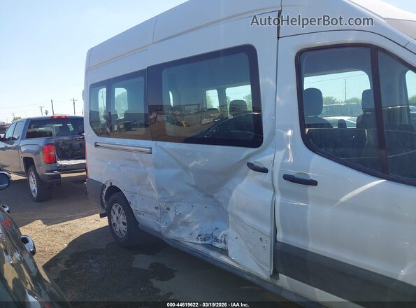 1FBAX2X89PKB08160 2023 FORD PASSENGER White Widok z przodu