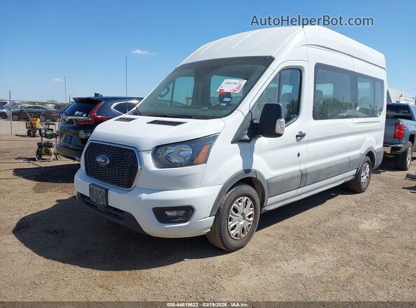 1FBAX2X89PKB08160 2023 FORD PASSENGER White Przód lewy