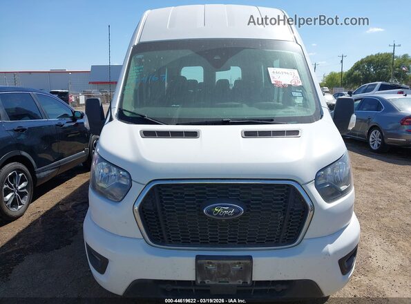 1FBAX2X89PKB08160 2023 FORD PASSENGER White Widok wnętrza z tyłu