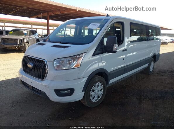 1FBAX2Y89NKA44827 2022 FORD PASSENGER Белый Передняя левая четверть