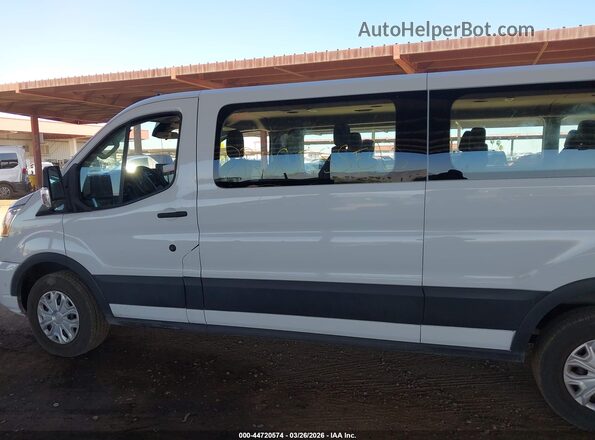 1FBAX2Y89NKA44827 2022 FORD PASSENGER Белый Панорамный вид салона 360°