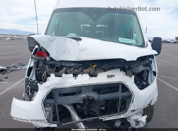 1FDAX2X84RKA56835 2024 FORD PASSENGER Белый Вид спереди