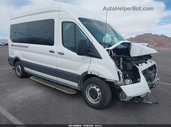 1FDAX2X84RKA56835 2024 FORD PASSENGER Белый Передняя правая четверть
