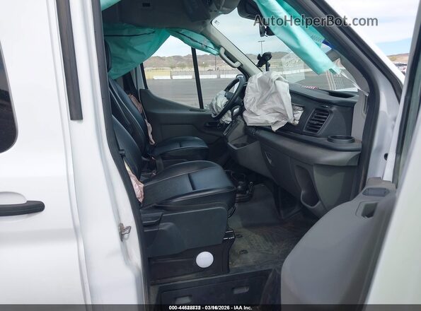 1FDAX2X84RKA56835 2024 FORD PASSENGER Белый Вид салона спереди
