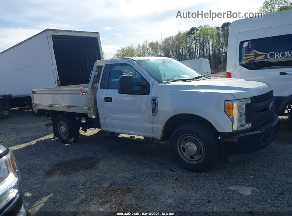1FDBF2A63HEC99824 2017 FORD F-250 Белый Вид задней части салона