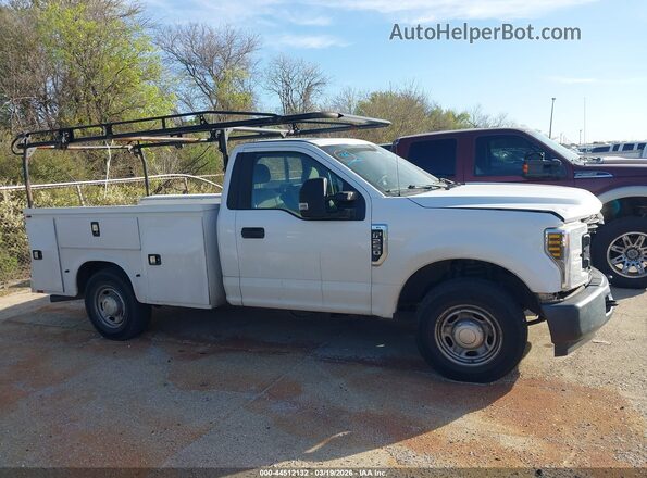 1FDBF2A65JEC48038 2018 FORD F-250 White Rear interior view