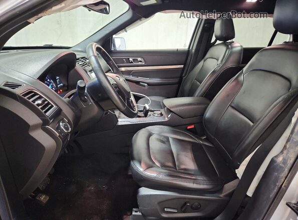 1FM5K8D86KGA02274 2019 FORD FORD EXPLORER Silver Вид салону спереду