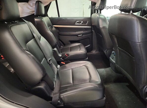 1FM5K8D86KGA02274 2019 FORD FORD EXPLORER Silver Вид задньої частини салону