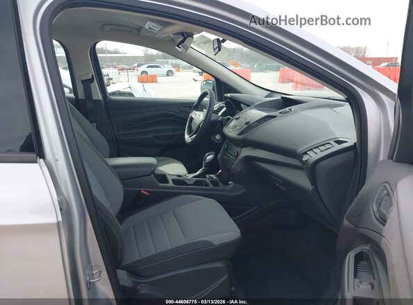 1FMCU0F73KUB01952 2019 FORD ESCAPE Серебряный Вид салона спереди