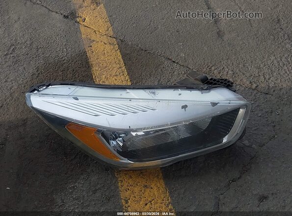 1FMCU0GD2HUE96686 2017 FORD ESCAPE White Widok zestawu wskaźników