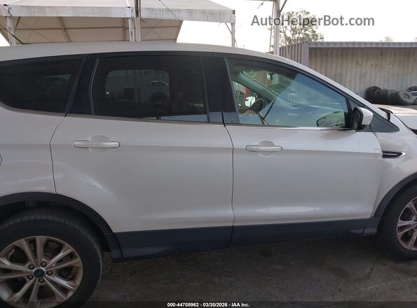 1FMCU0GD2HUE96686 2017 FORD ESCAPE White Widok wnętrza 360 stopni