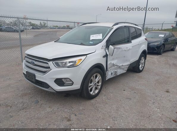 1FMCU0GD4JUD58783 2018 FORD ESCAPE White წინა მარცხენა ხედი სამი მეოთხედიდან
