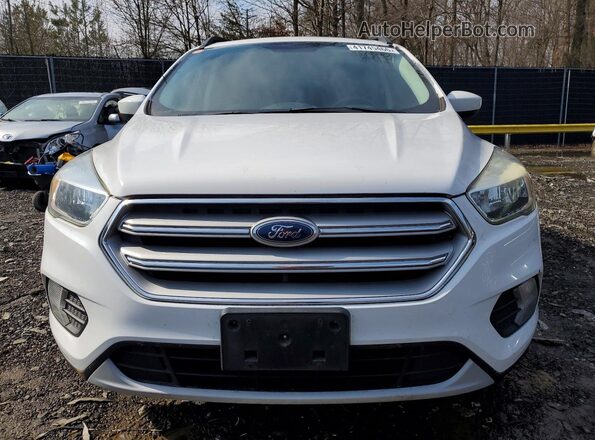 1FMCU0GD6JUA75995 2018 FORD ESCAPE Белый Вид спереди