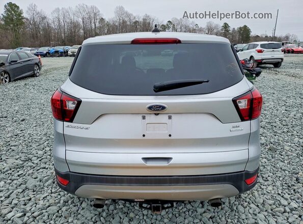 1FMCU0GD7KUA93617 2019 FORD ESCAPE Серебряный Вид сзади