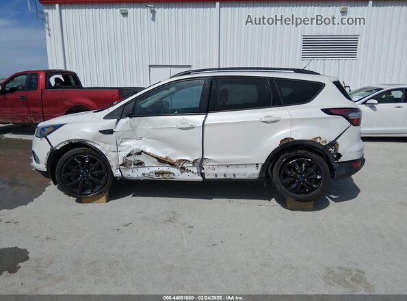 1FMCU0GD8HUC61676 2017 FORD ESCAPE Белый Панорамный вид салона 360°