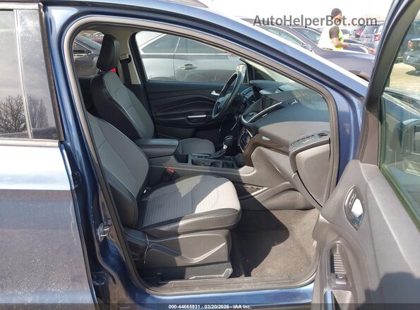 1FMCU0GD8JUA70636 2018 FORD ESCAPE Синий Вид салона спереди
