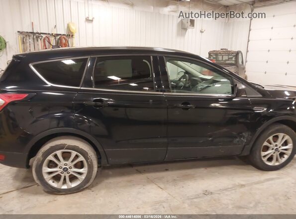 1FMCU0GD9HUA03568 2017 FORD ESCAPE Black Widok wnętrza z tyłu
