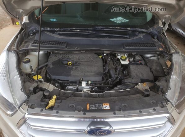 1FMCU0GD9HUE91405 2017 FORD ESCAPE Beige Widok wnętrza z przodu