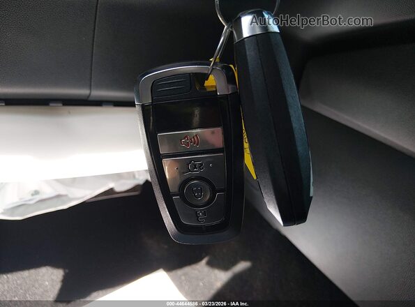 1FMCU0GN3RUB44095 2024 FORD ESCAPE Белый Вид панели приборов