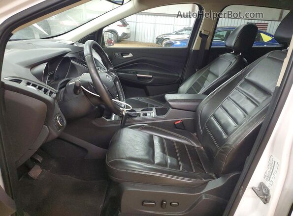 1FMCU0JD5HUD83694 2017 FORD ESCAPE Белый Вид салона спереди