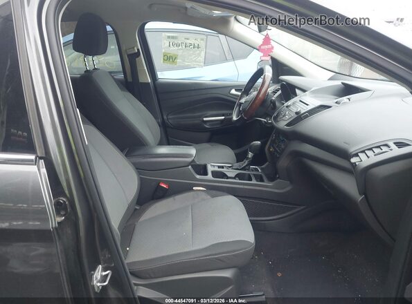 1FMCU9GD8HUA97785 2017 FORD ESCAPE Серый Вид салона спереди