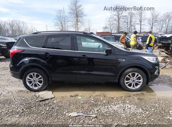 1FMCU9HD3KUB76447 2019 FORD ESCAPE Черный Вид щитка приборов