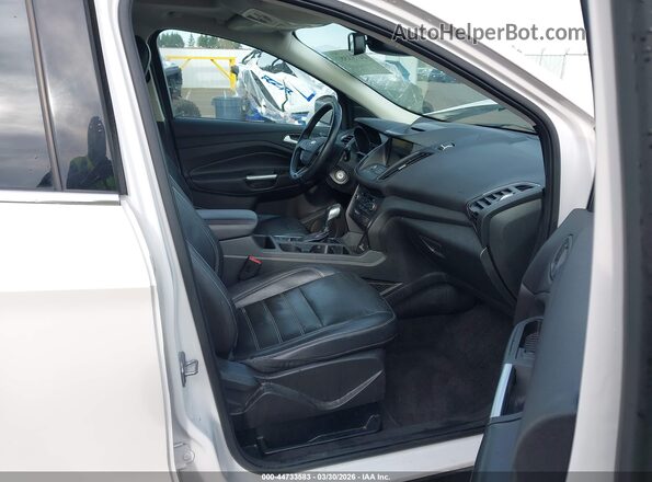 1FMCU9HD4JUB26526 2018 FORD ESCAPE White Вид салону спереду