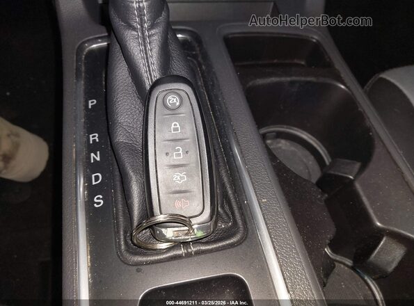 1FMCU9J96HUD19129 2017 FORD ESCAPE Красный Вид панели приборов