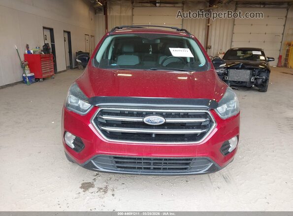 1FMCU9J96HUD19129 2017 FORD ESCAPE Красный Вид спереди